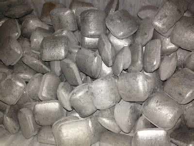 一位發言人表示，巴西淡水河谷（Vale）正在重新評估其在新喀里多尼亞虧損的鎳業務，這是上月新上任的首席執行官Fabio Schvartsman對表現不佳資產進行廣泛考核的一部分。